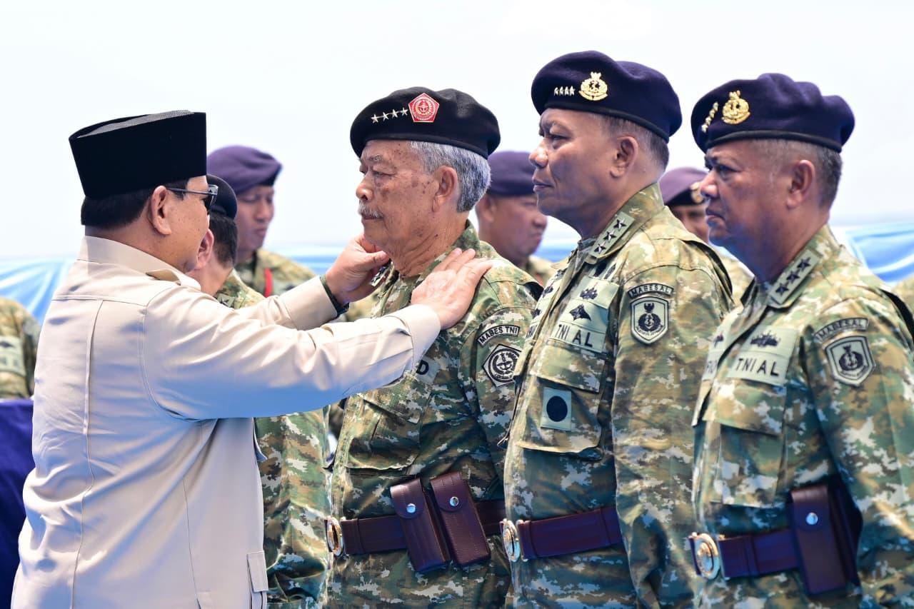 Mantan Gubernur Jateng Bibit Waluyo Terima Pangkat Jenderal Kehormatan